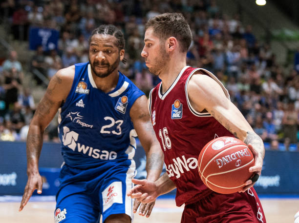 赛一度朝着 赛一度朝着