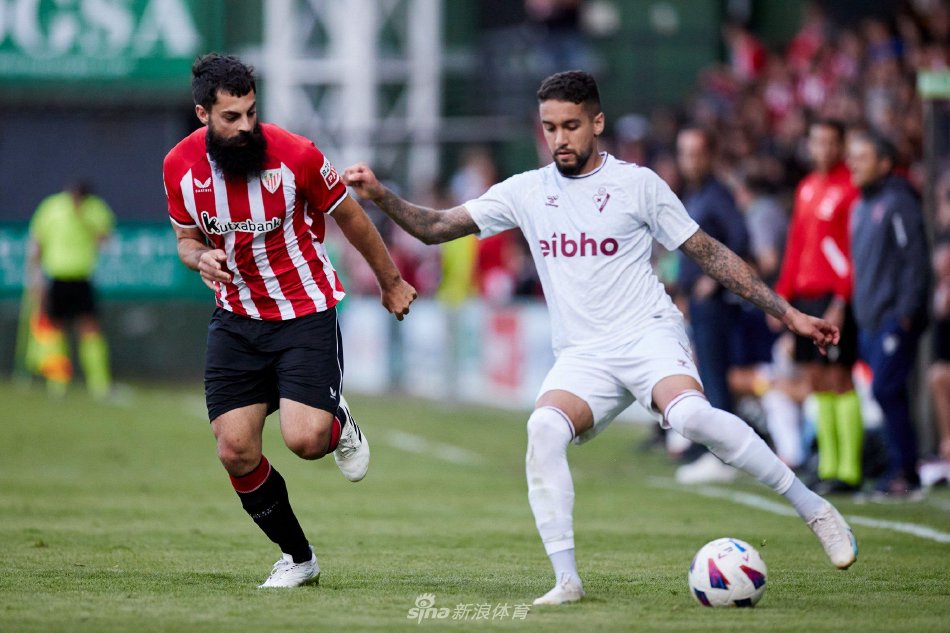 迅速吸引了 迅速吸引了